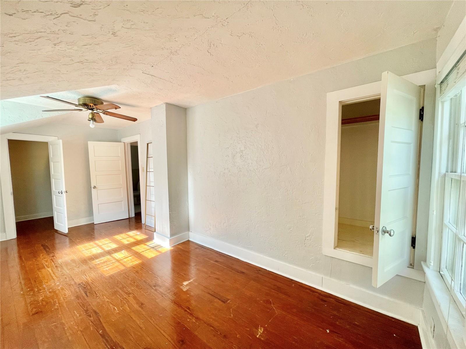 1035 NE 3RD AVE, GAINESVILLE, FL, 32601