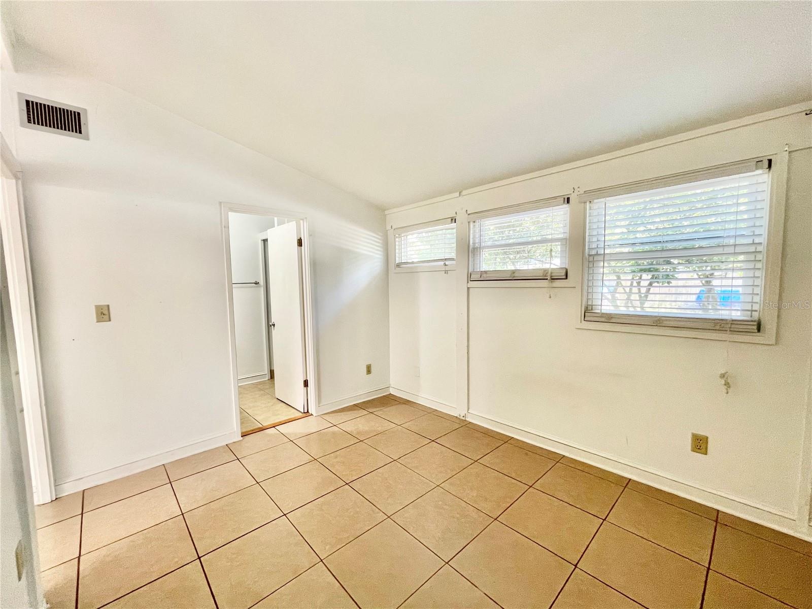 1035 NE 3RD AVE, GAINESVILLE, FL, 32601