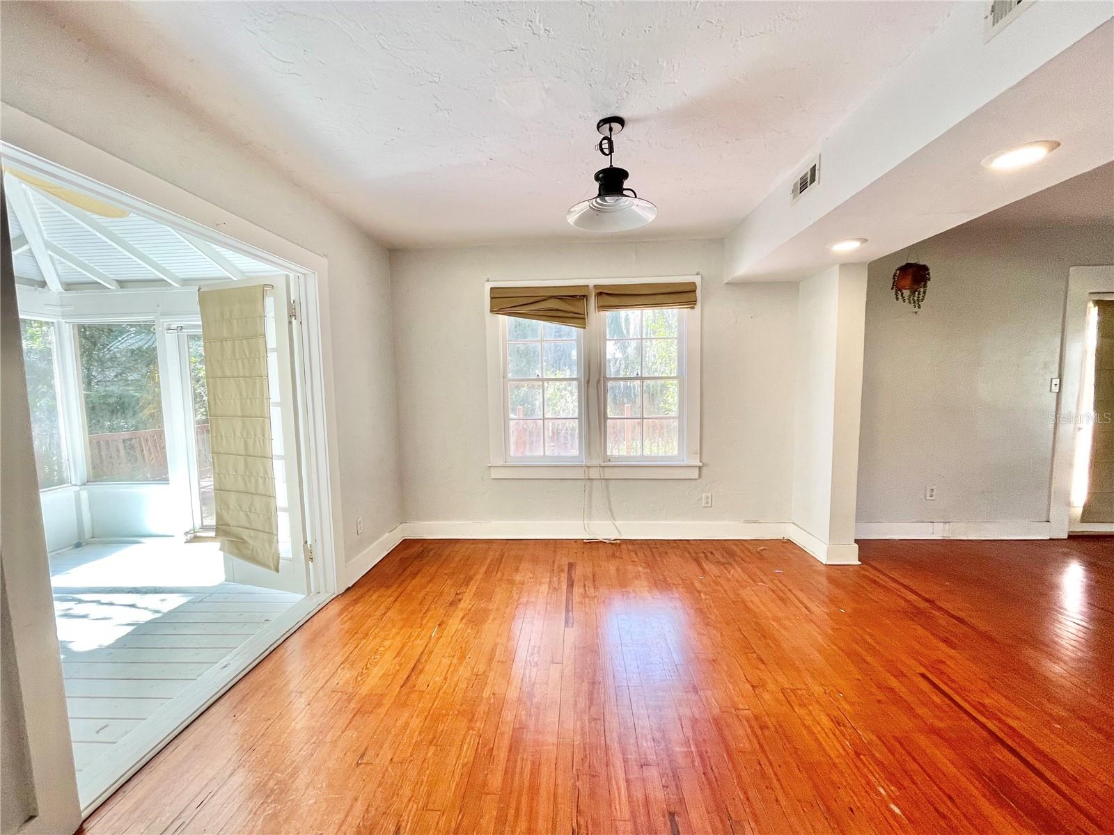 1035 NE 3RD AVE, GAINESVILLE, FL, 32601