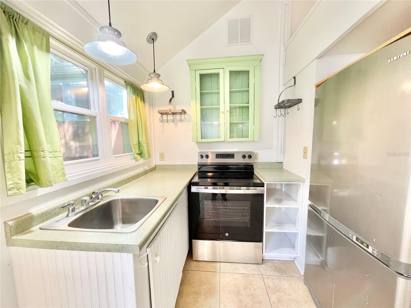 1035 NE 3RD AVE, GAINESVILLE, FL, 32601