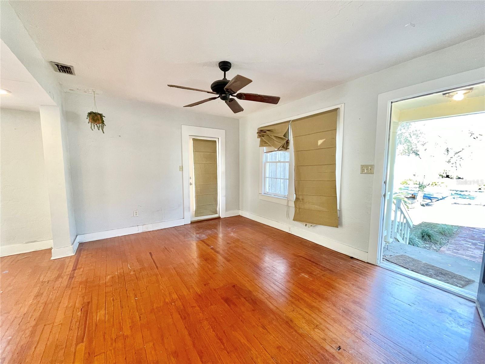 1035 NE 3RD AVE, GAINESVILLE, FL, 32601