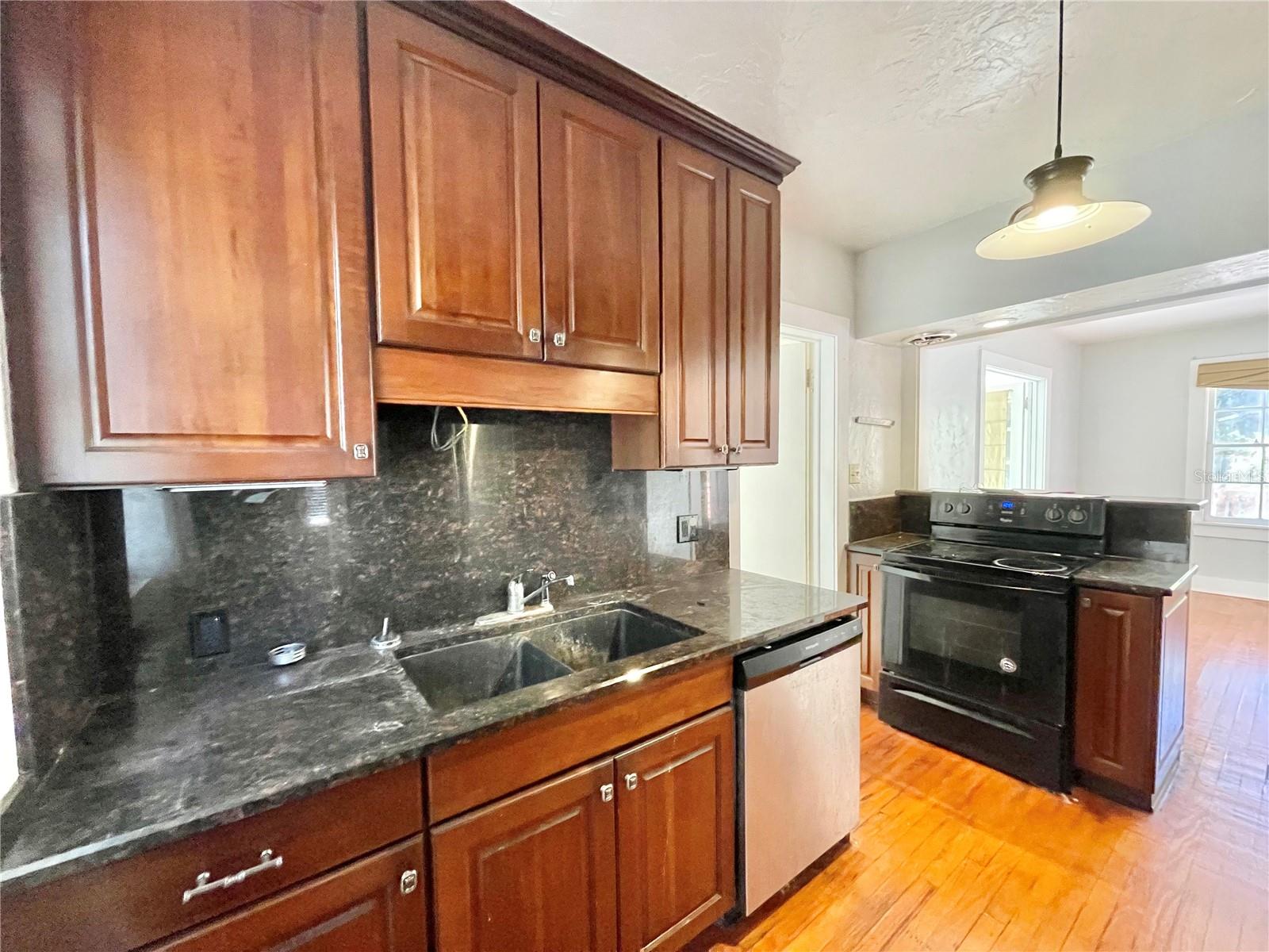 1035 NE 3RD AVE, GAINESVILLE, FL, 32601