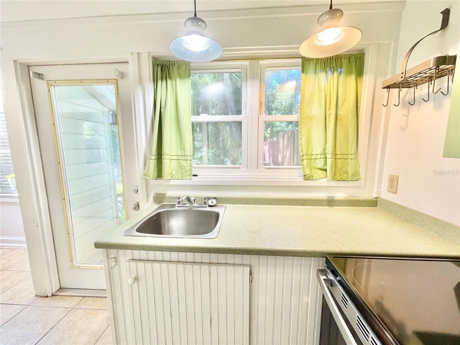 1035 NE 3RD AVE, GAINESVILLE, FL, 32601