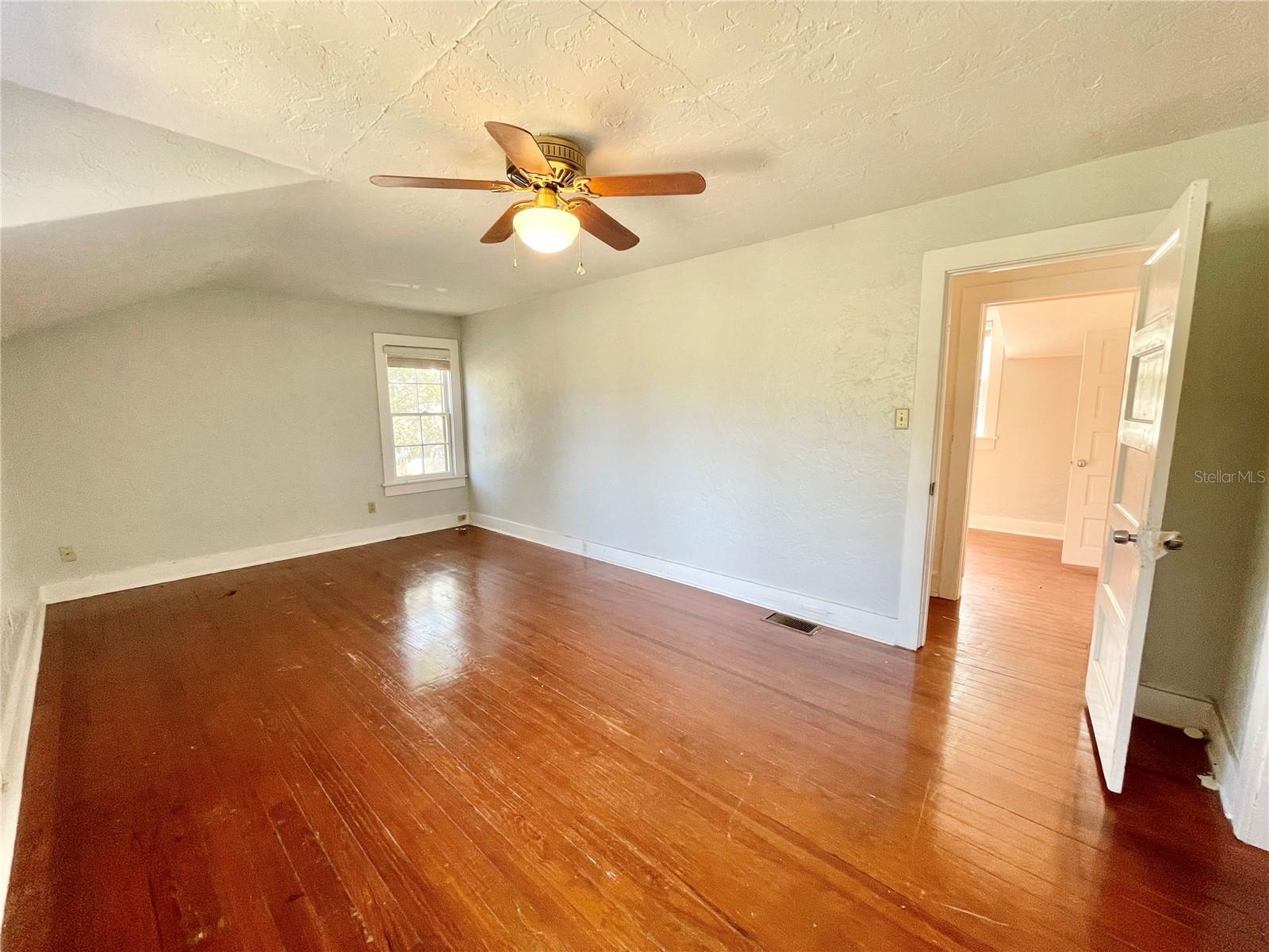 1035 NE 3RD AVE, GAINESVILLE, FL, 32601