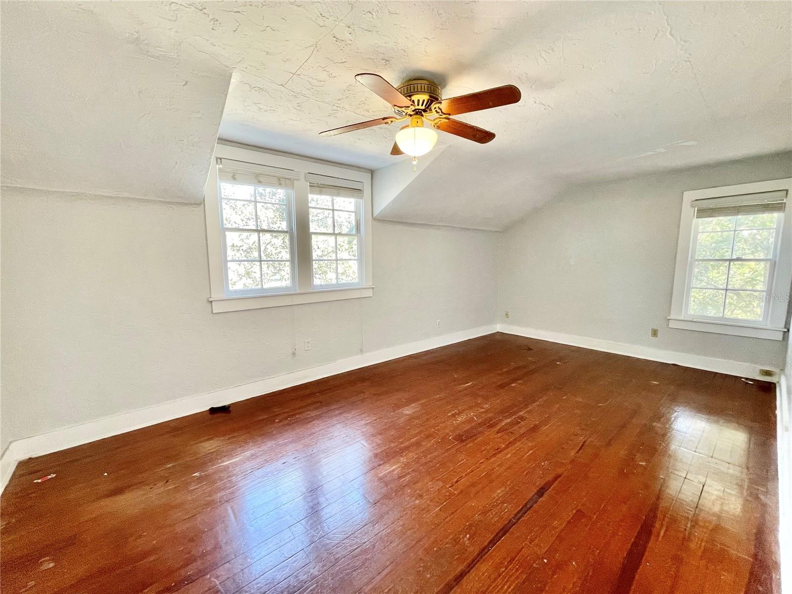 1035 NE 3RD AVE, GAINESVILLE, FL, 32601