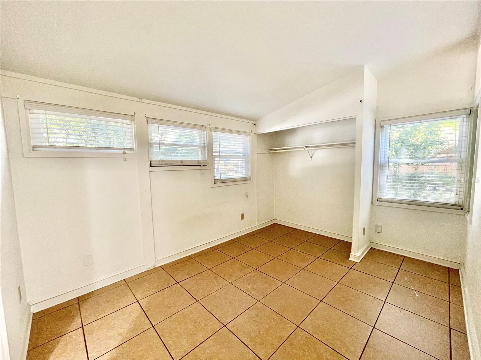 1035 NE 3RD AVE, GAINESVILLE, FL, 32601