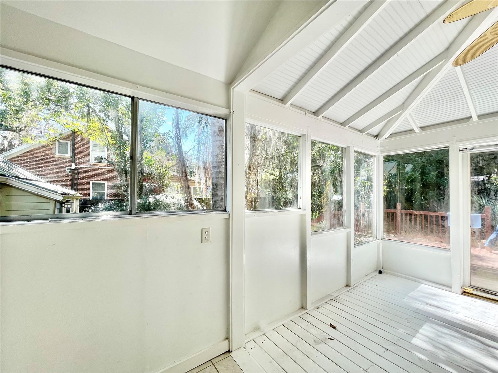 1035 NE 3RD AVE, GAINESVILLE, FL, 32601