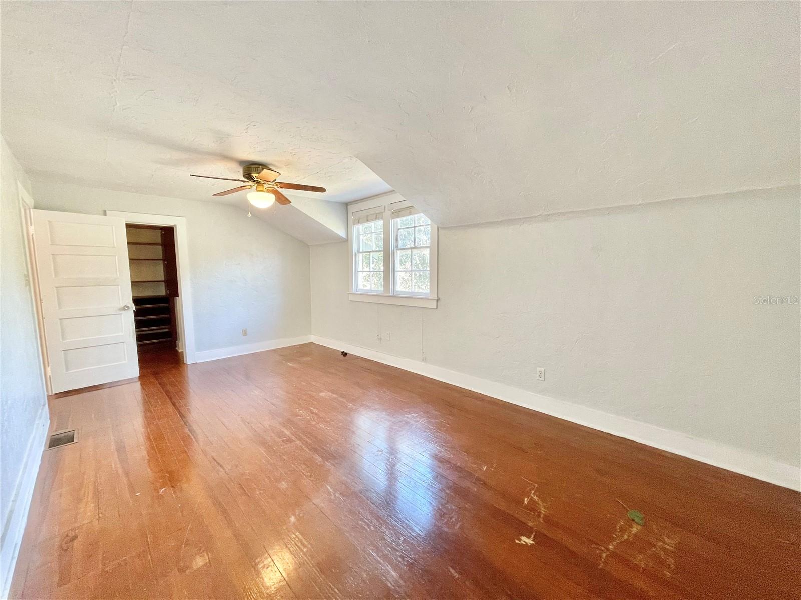 1035 NE 3RD AVE, GAINESVILLE, FL, 32601