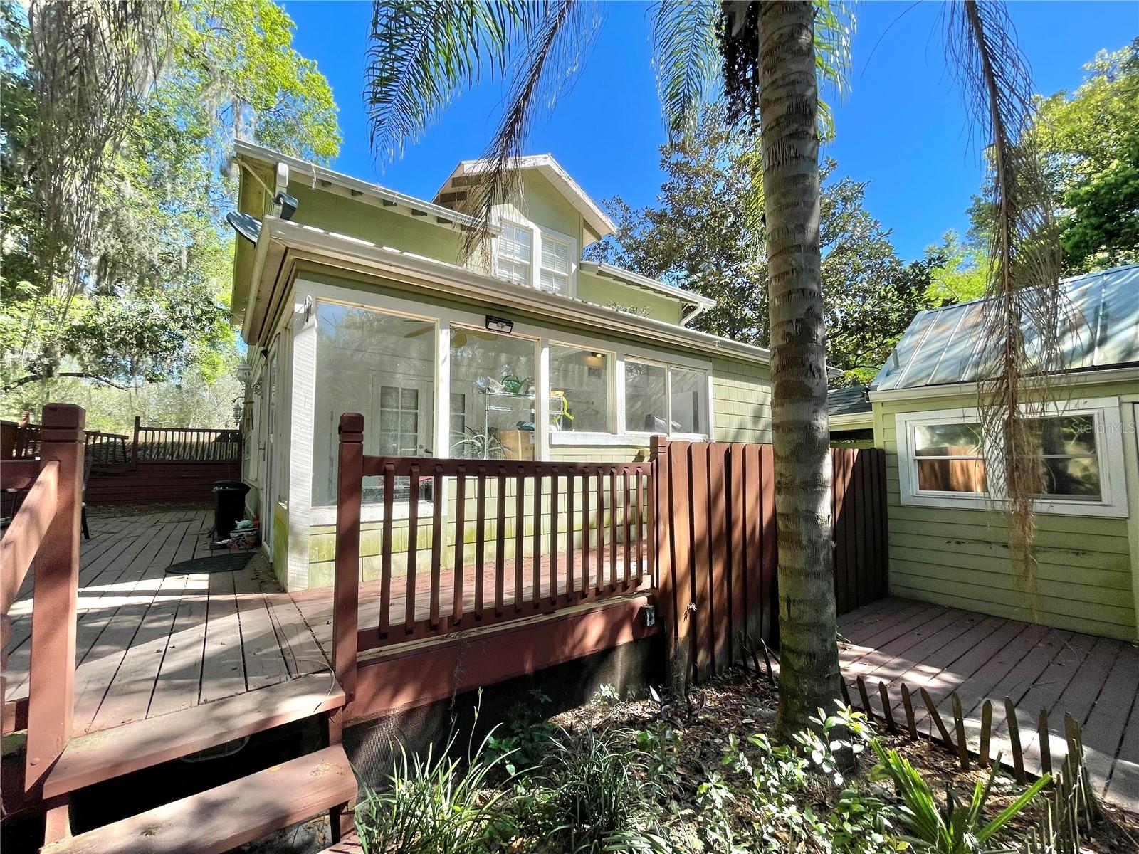 1035 NE 3RD AVE, GAINESVILLE, FL, 32601