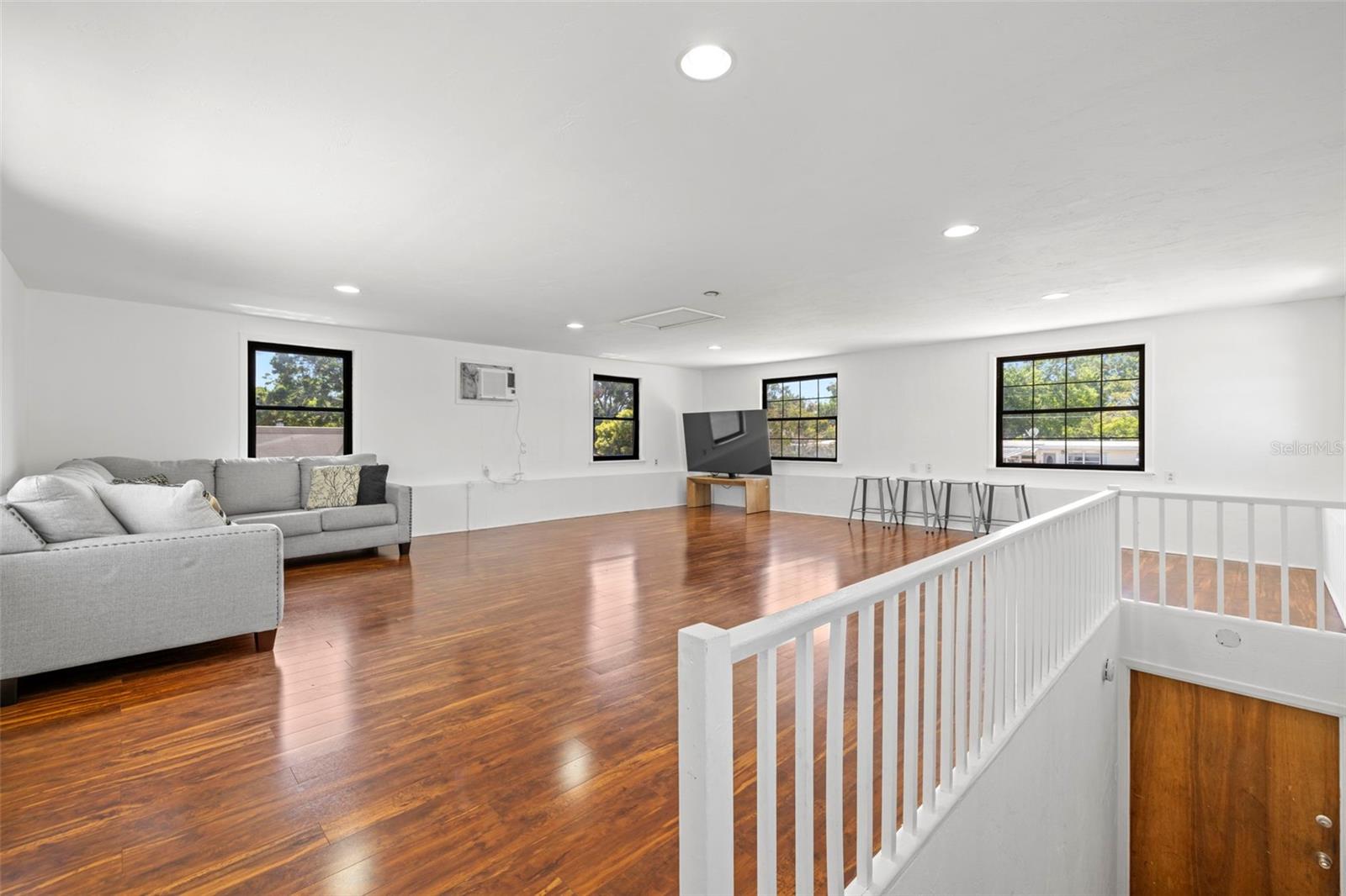 2890 40TH AVE N, ST PETERSBURG, FL, 33714