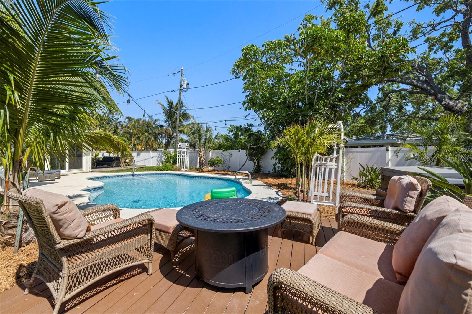 1508 EDEN ISLE BLVD NE, ST PETERSBURG, FL, 33704