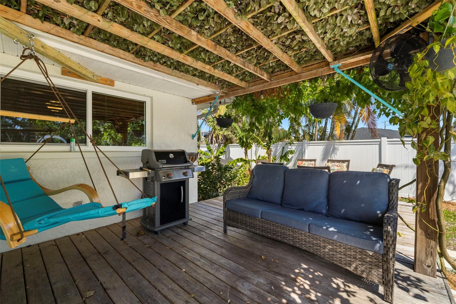 1508 EDEN ISLE BLVD NE, ST PETERSBURG, FL, 33704