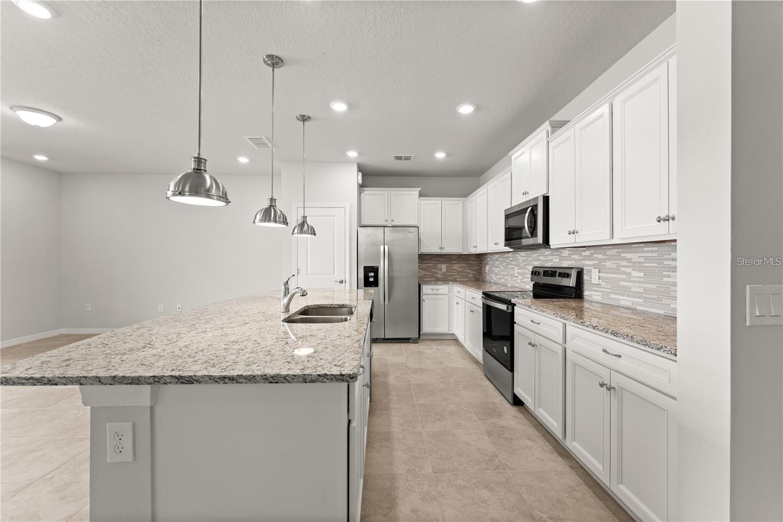 930 PARADISE DR, DAVENPORT, FL, 33897