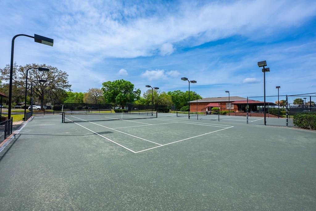 39900 BAYVIEW DR, LADY LAKE, FL, 32159