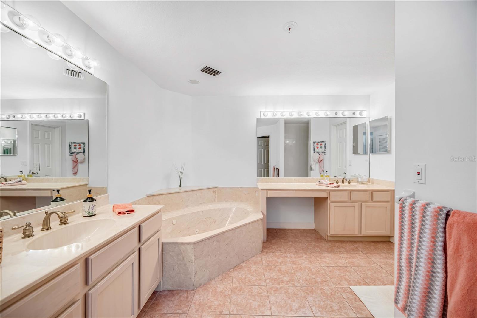 1240 DOLPHIN BAY WAY #304, SIESTA KEY, FL, 34242