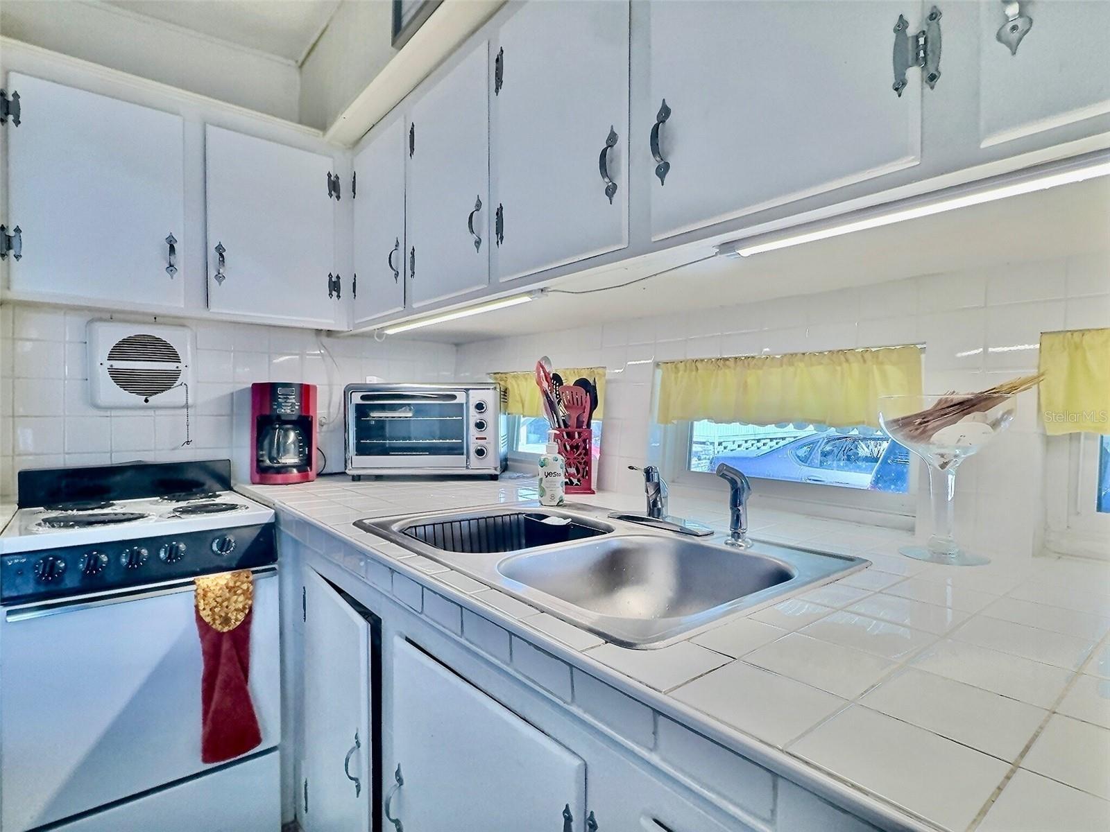 800 32ND AVE S #606, ST PETERSBURG, FL, 33705