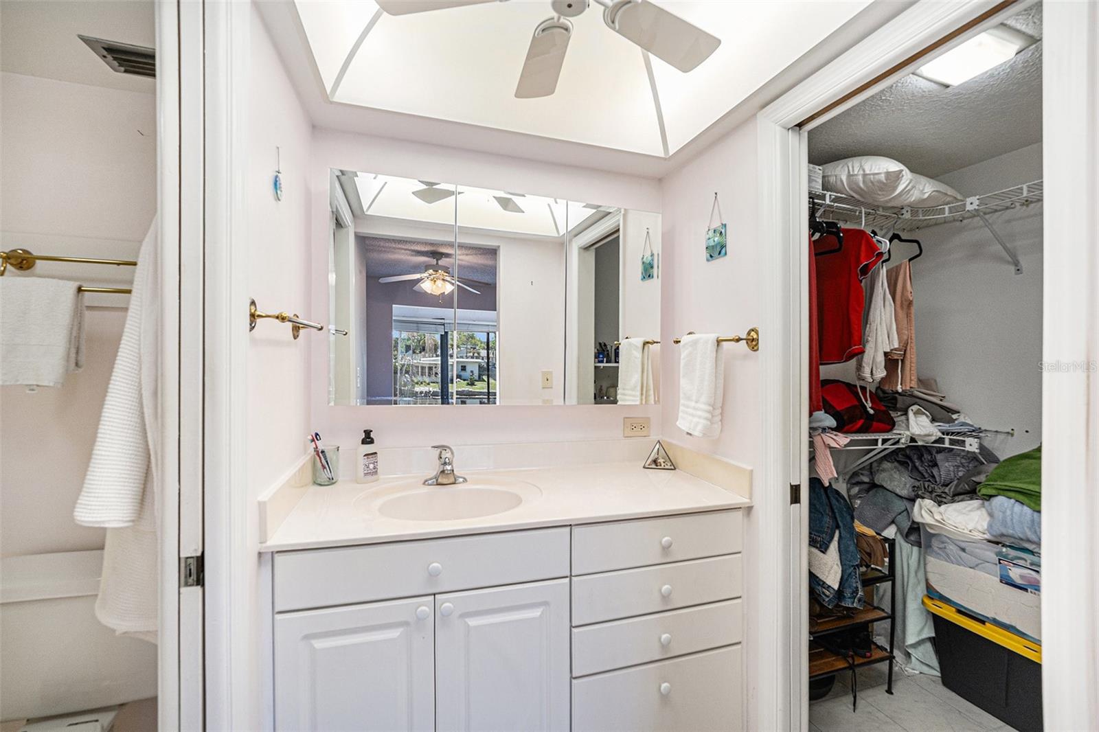 10216 SEMINOLE ISLAND DR, LARGO, FL, 33773