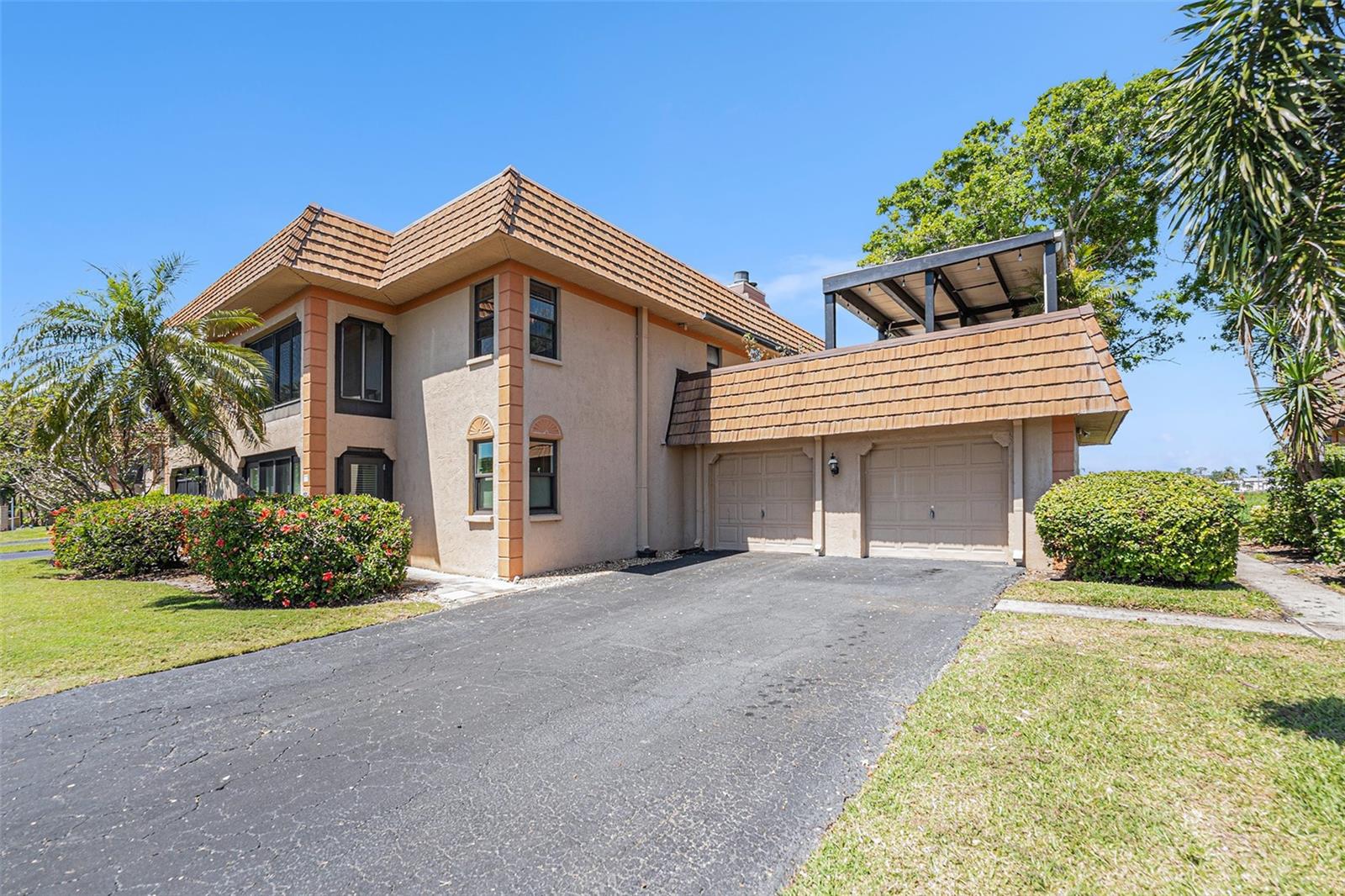 10216 SEMINOLE ISLAND DR, LARGO, FL, 33773