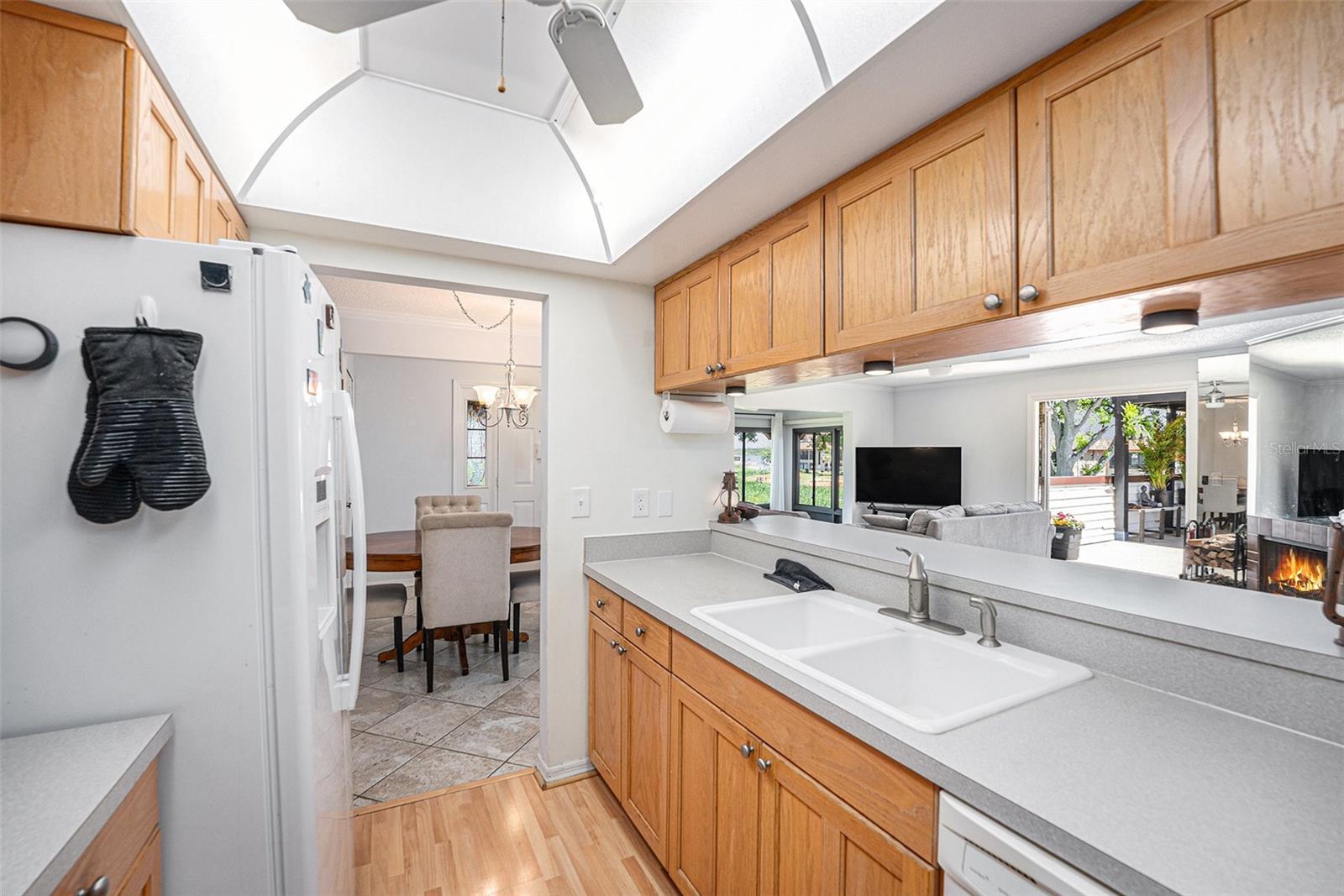 10216 SEMINOLE ISLAND DR, LARGO, FL, 33773