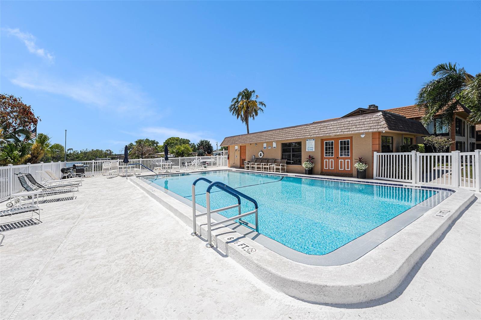 10216 SEMINOLE ISLAND DR, LARGO, FL, 33773