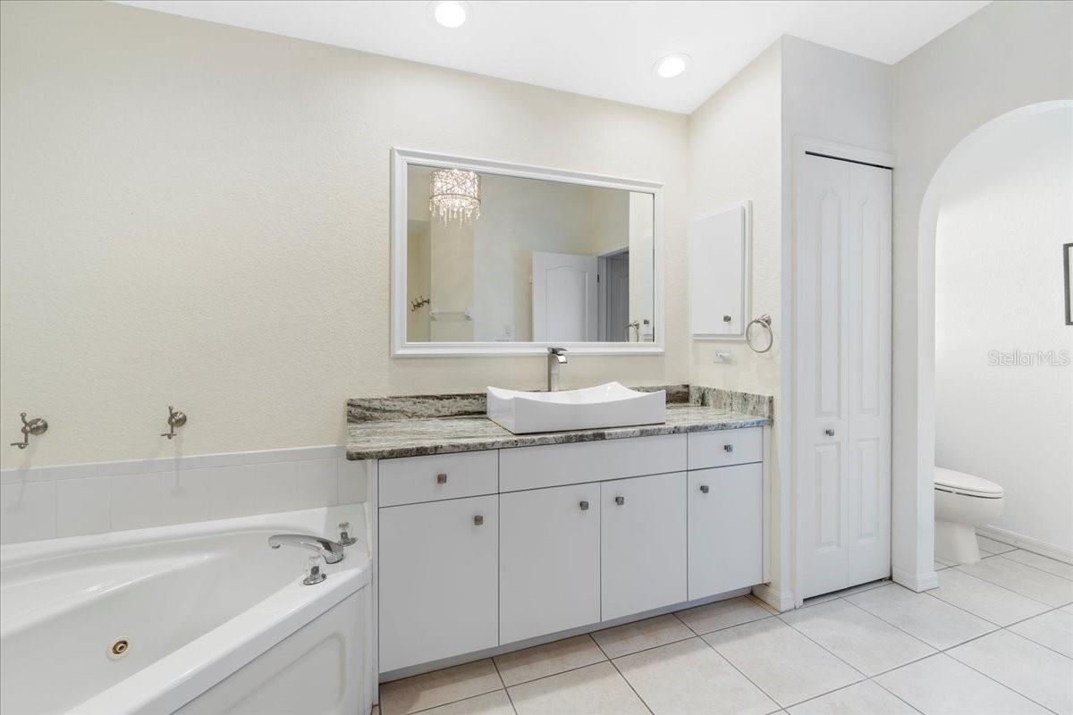1091 ROTONDA CIR, ROTONDA WEST, FL, 33947