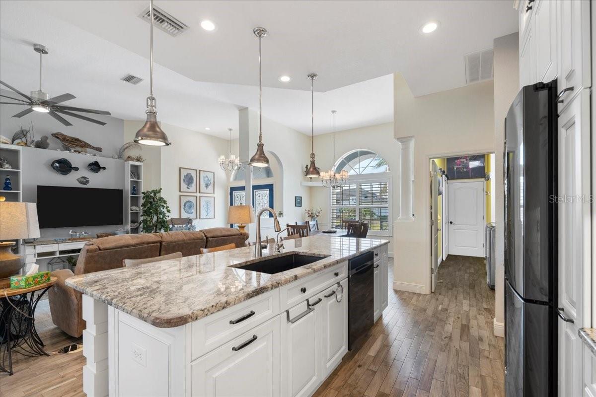 1091 ROTONDA CIR, ROTONDA WEST, FL, 33947