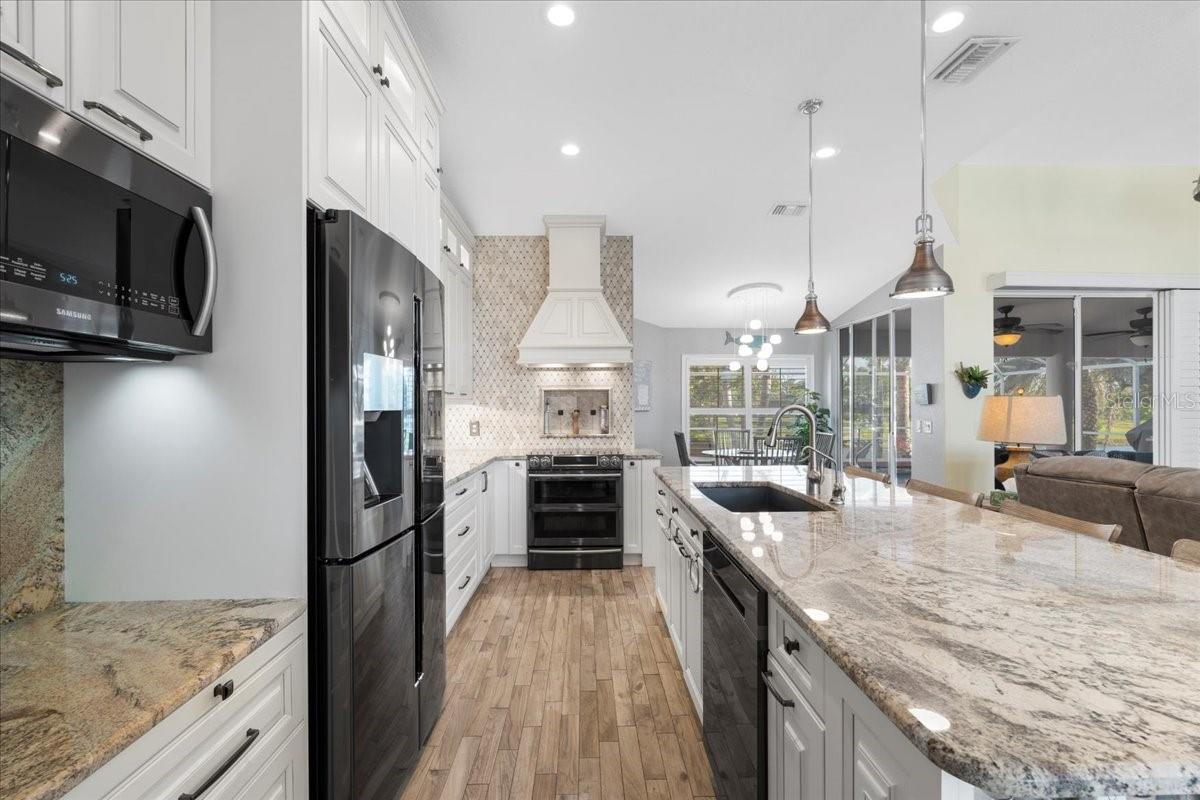 1091 ROTONDA CIR, ROTONDA WEST, FL, 33947