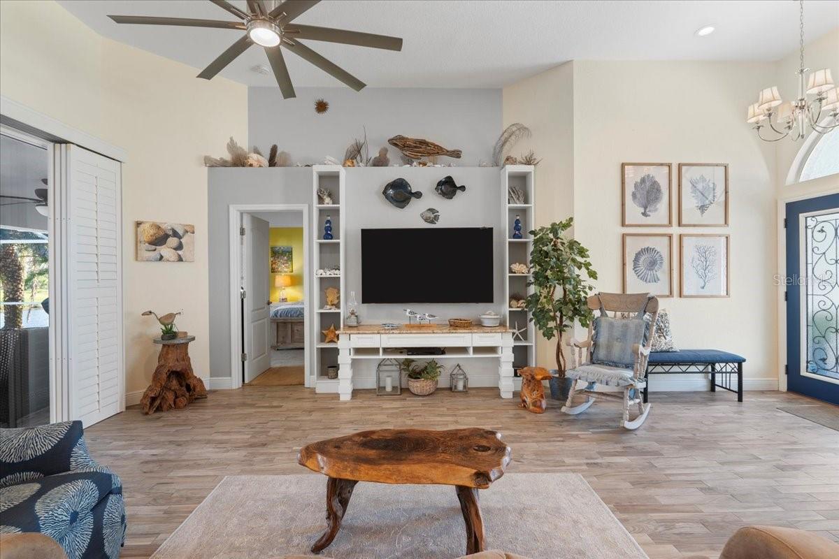 1091 ROTONDA CIR, ROTONDA WEST, FL, 33947