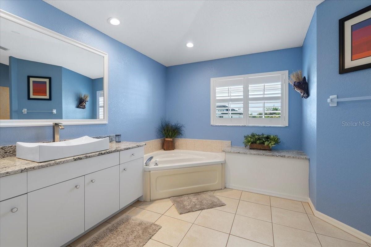 1091 ROTONDA CIR, ROTONDA WEST, FL, 33947