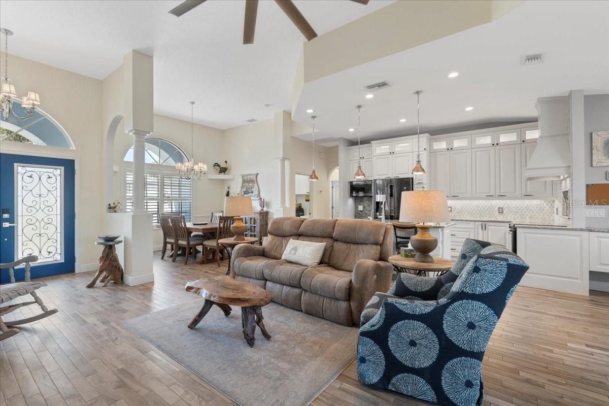 1091 ROTONDA CIR, ROTONDA WEST, FL, 33947