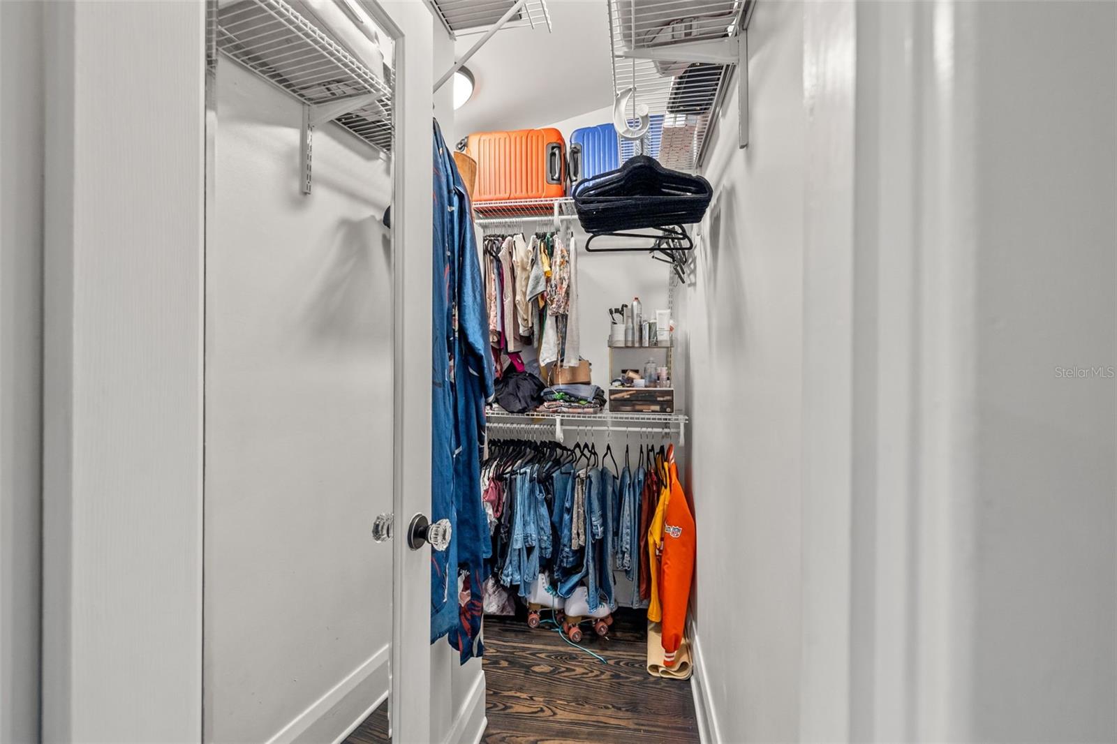 910 E SHADOWLAWN AVE, TAMPA, FL, 33603