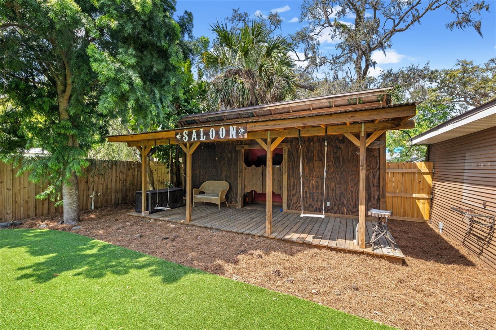 910 E SHADOWLAWN AVE, TAMPA, FL, 33603