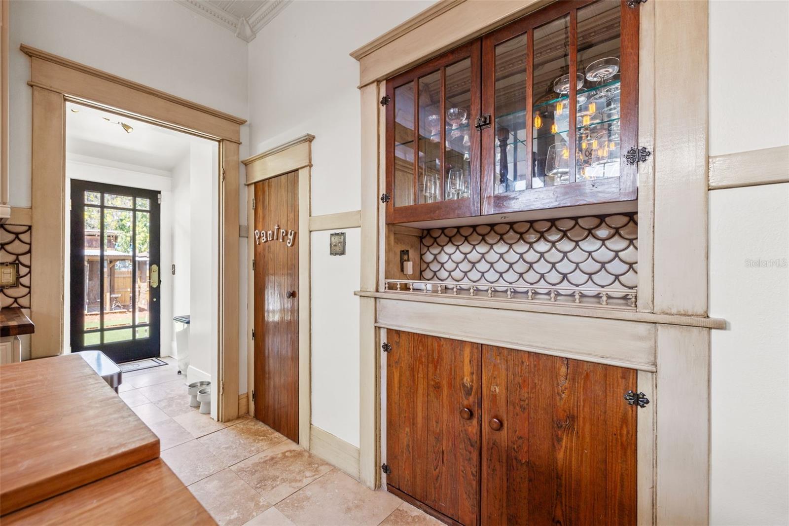 910 E SHADOWLAWN AVE, TAMPA, FL, 33603