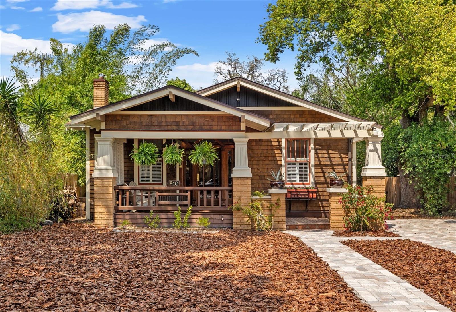 910 E SHADOWLAWN AVE, TAMPA, FL, 33603