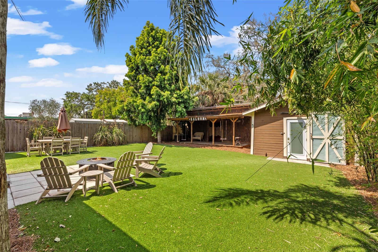 910 E SHADOWLAWN AVE, TAMPA, FL, 33603