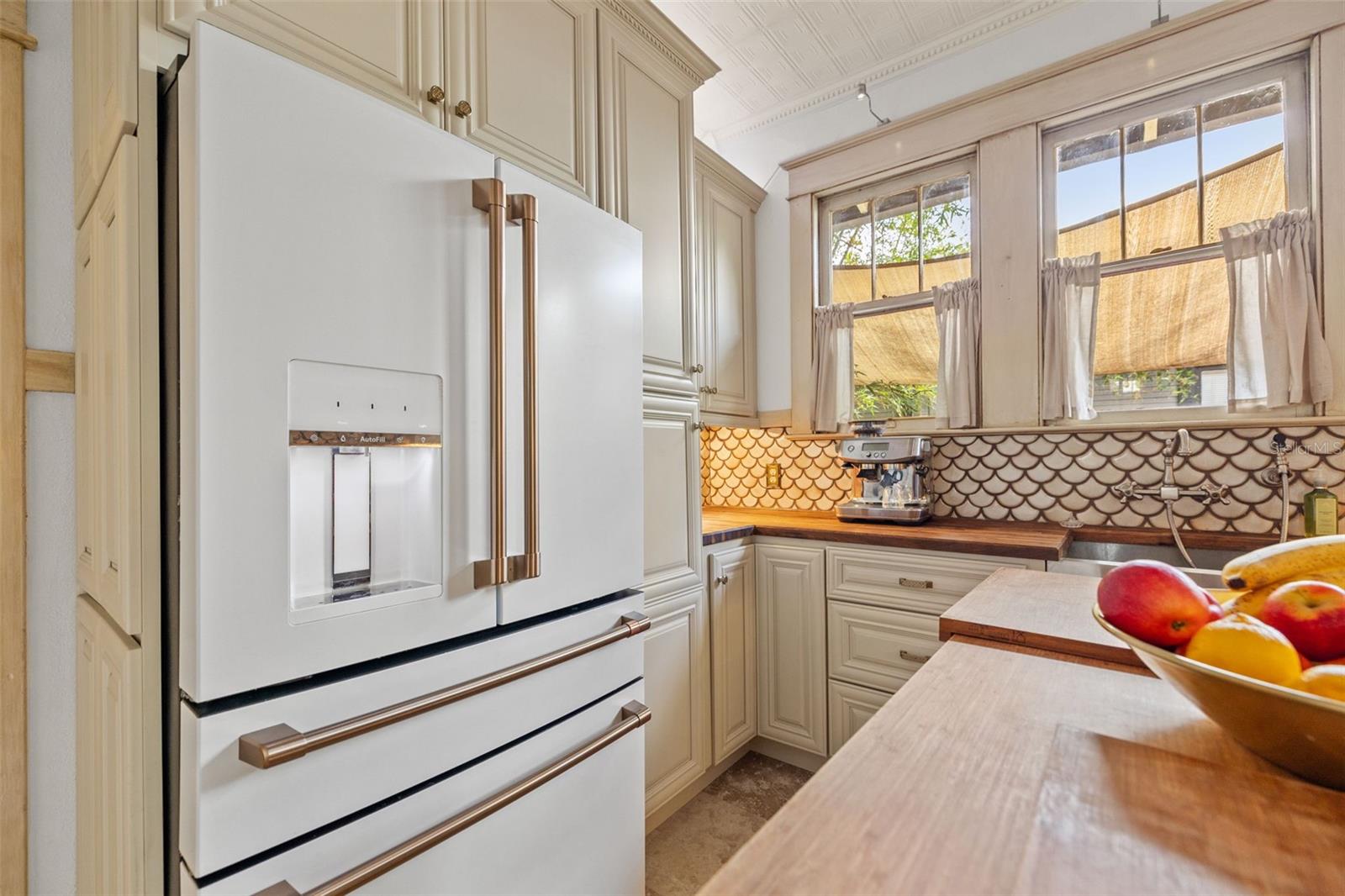 910 E SHADOWLAWN AVE, TAMPA, FL, 33603