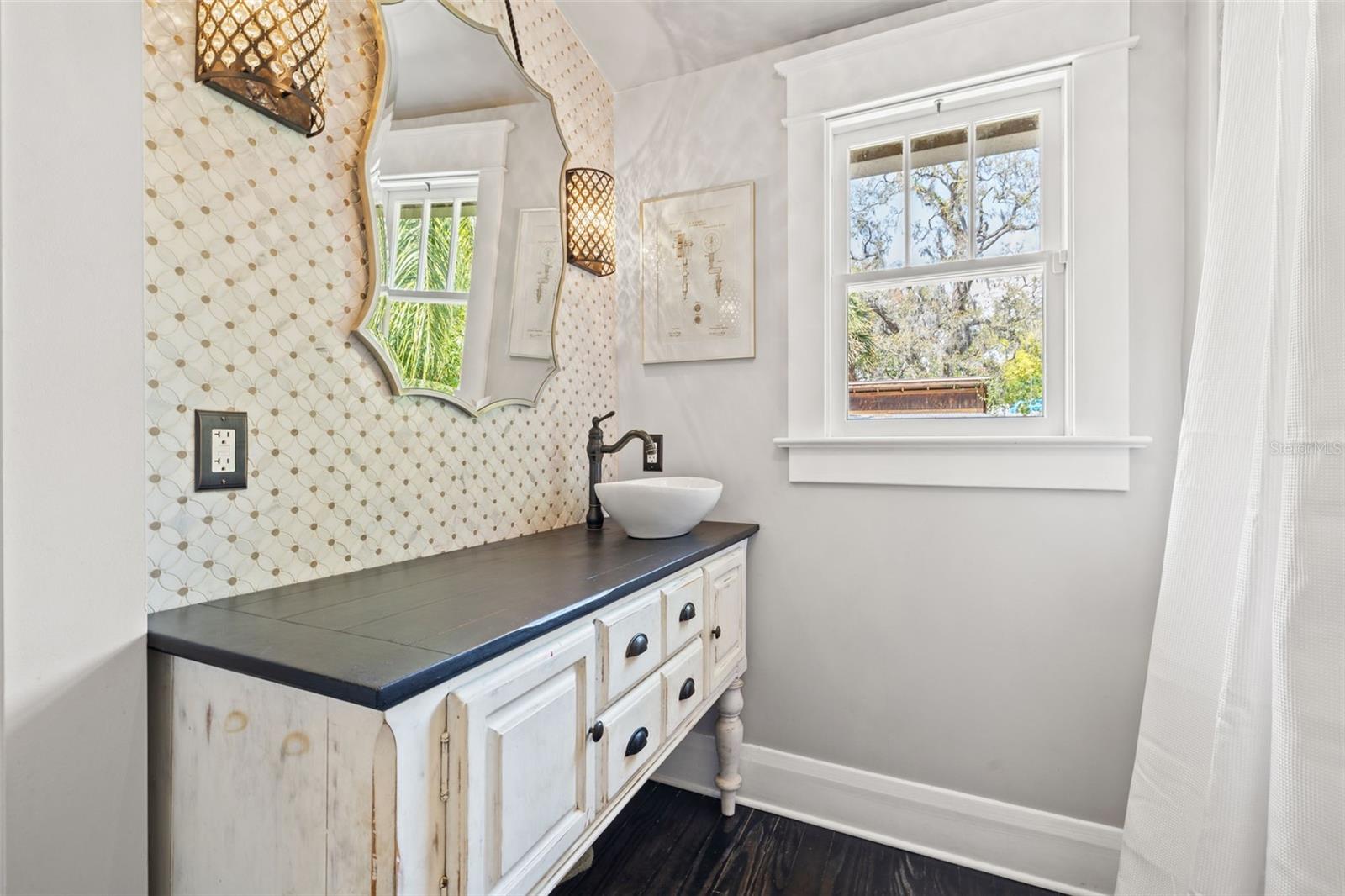 910 E SHADOWLAWN AVE, TAMPA, FL, 33603