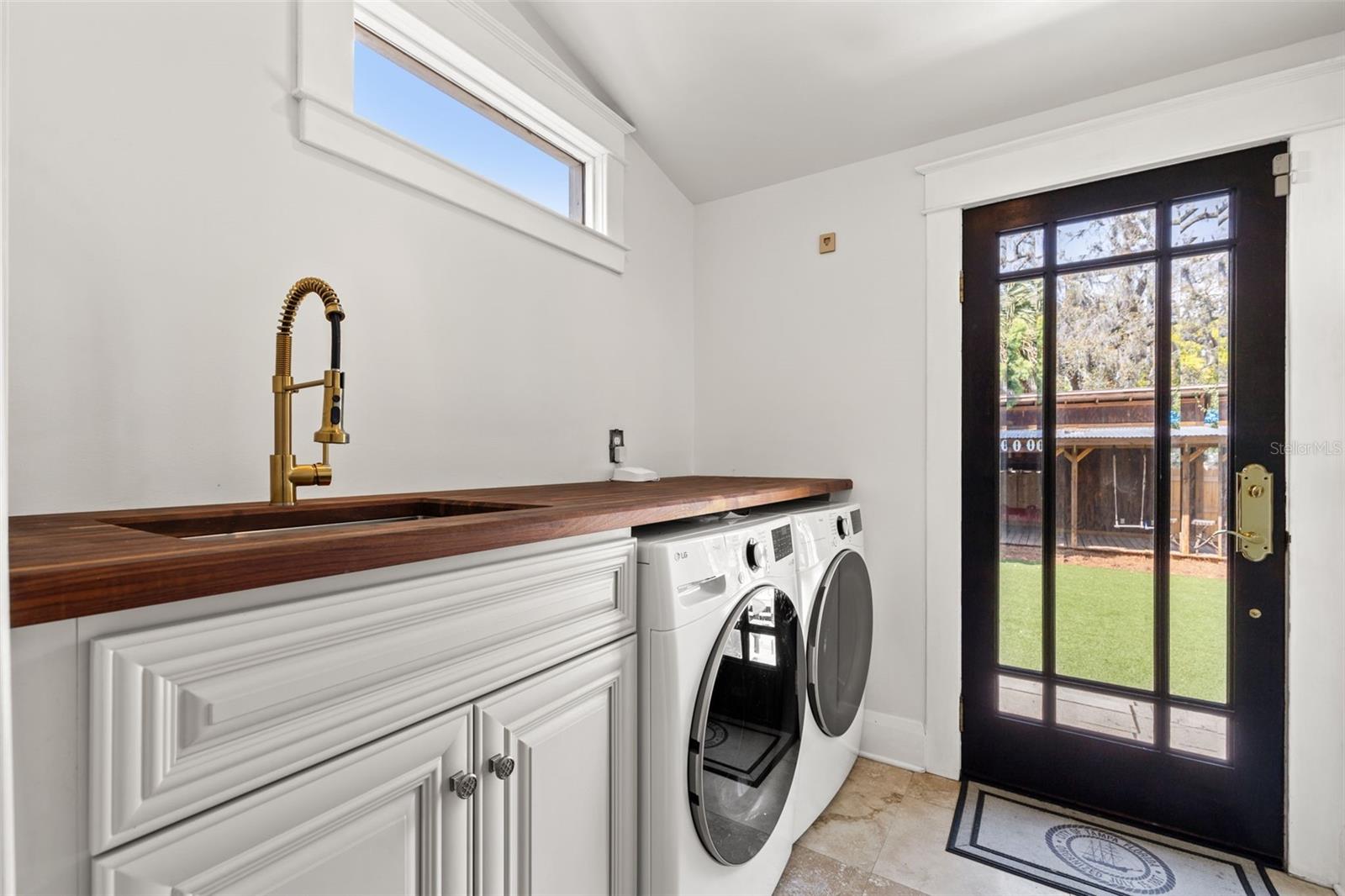 910 E SHADOWLAWN AVE, TAMPA, FL, 33603