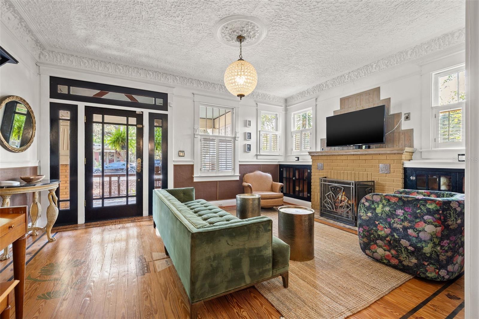 910 E SHADOWLAWN AVE, TAMPA, FL, 33603