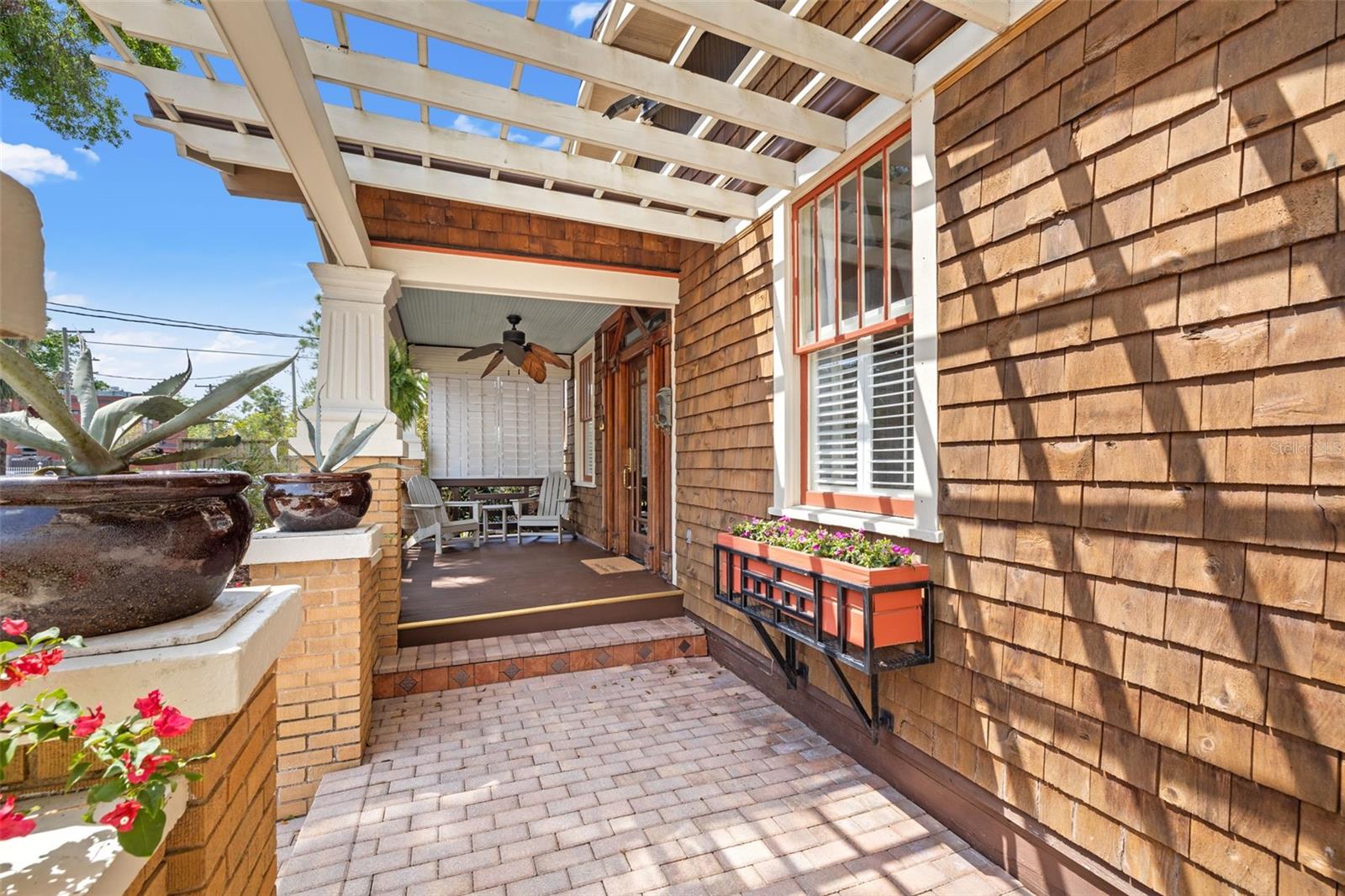 910 E SHADOWLAWN AVE, TAMPA, FL, 33603