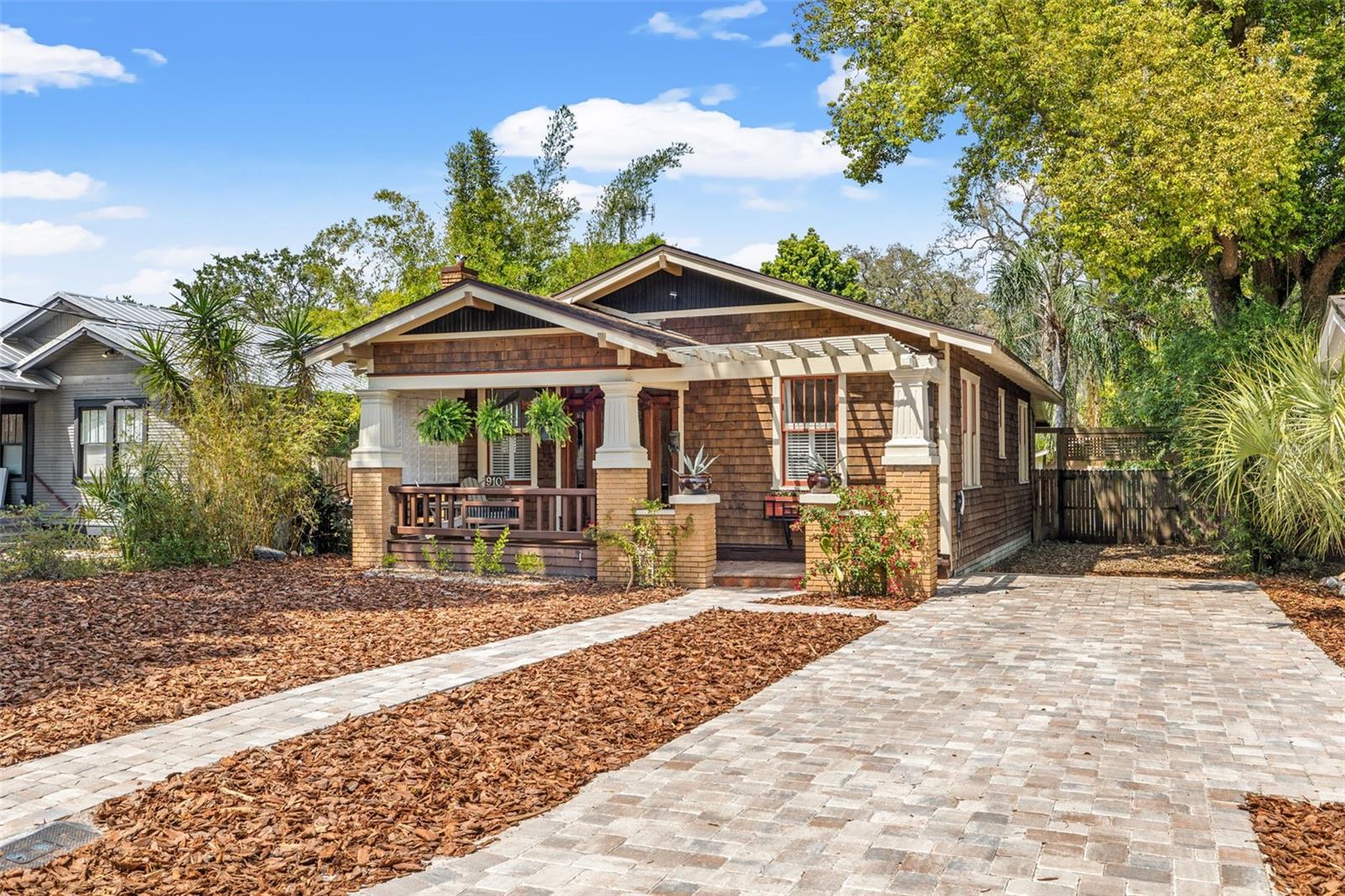 910 E SHADOWLAWN AVE, TAMPA, FL, 33603