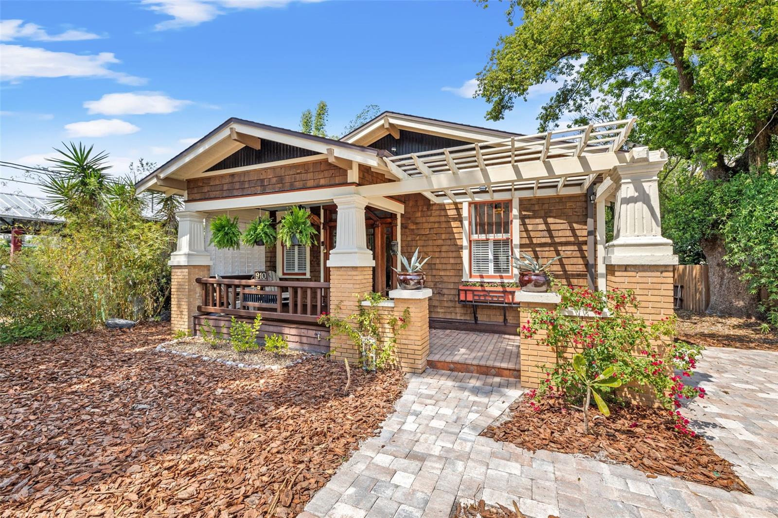 910 E SHADOWLAWN AVE, TAMPA, FL, 33603