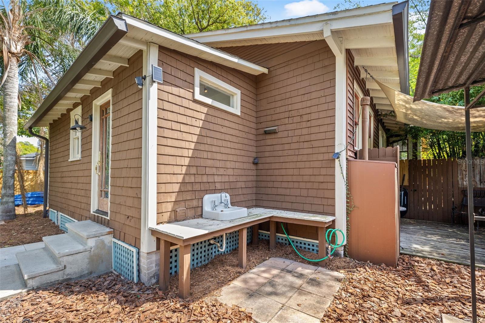 910 E SHADOWLAWN AVE, TAMPA, FL, 33603