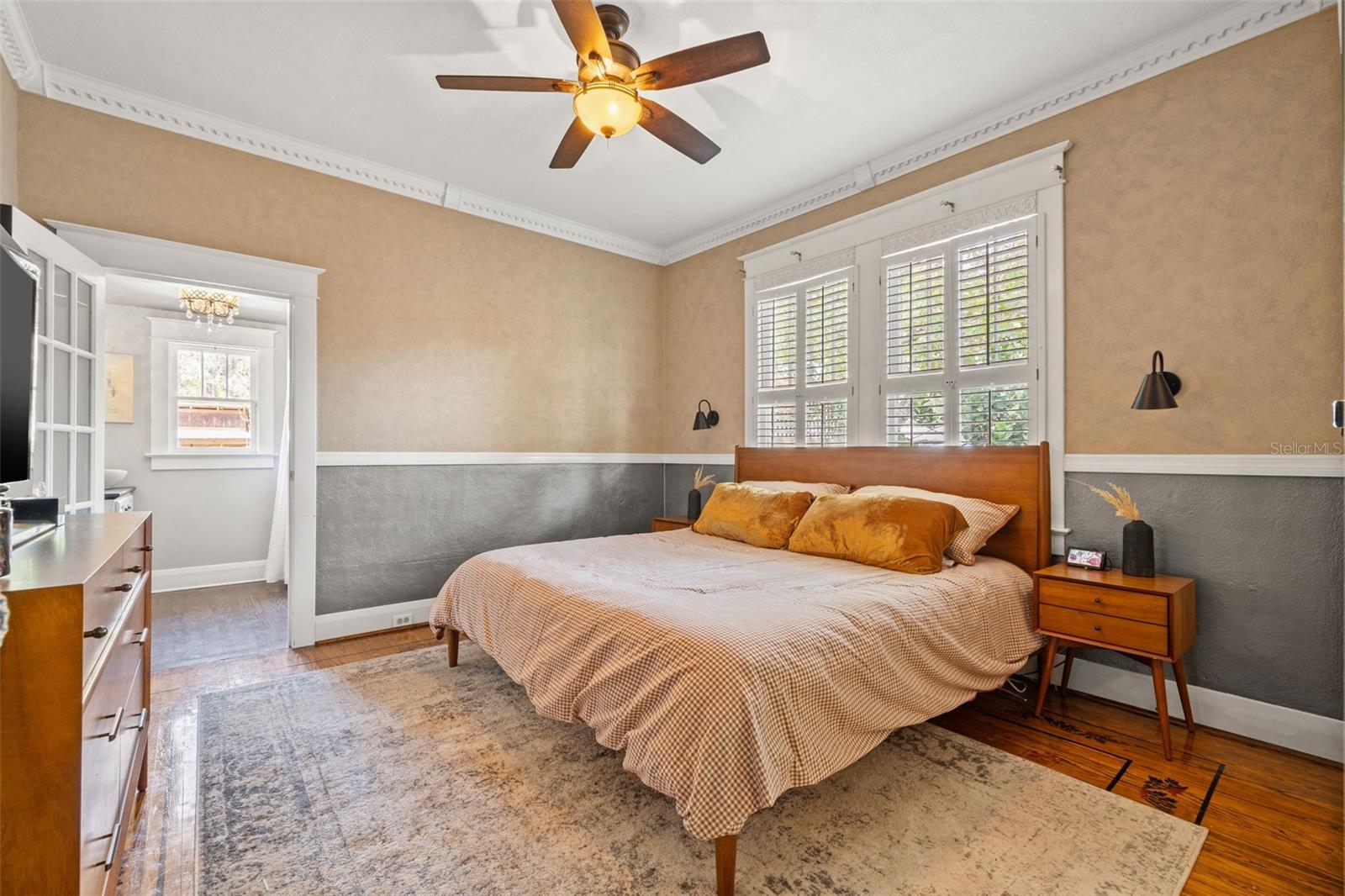 910 E SHADOWLAWN AVE, TAMPA, FL, 33603