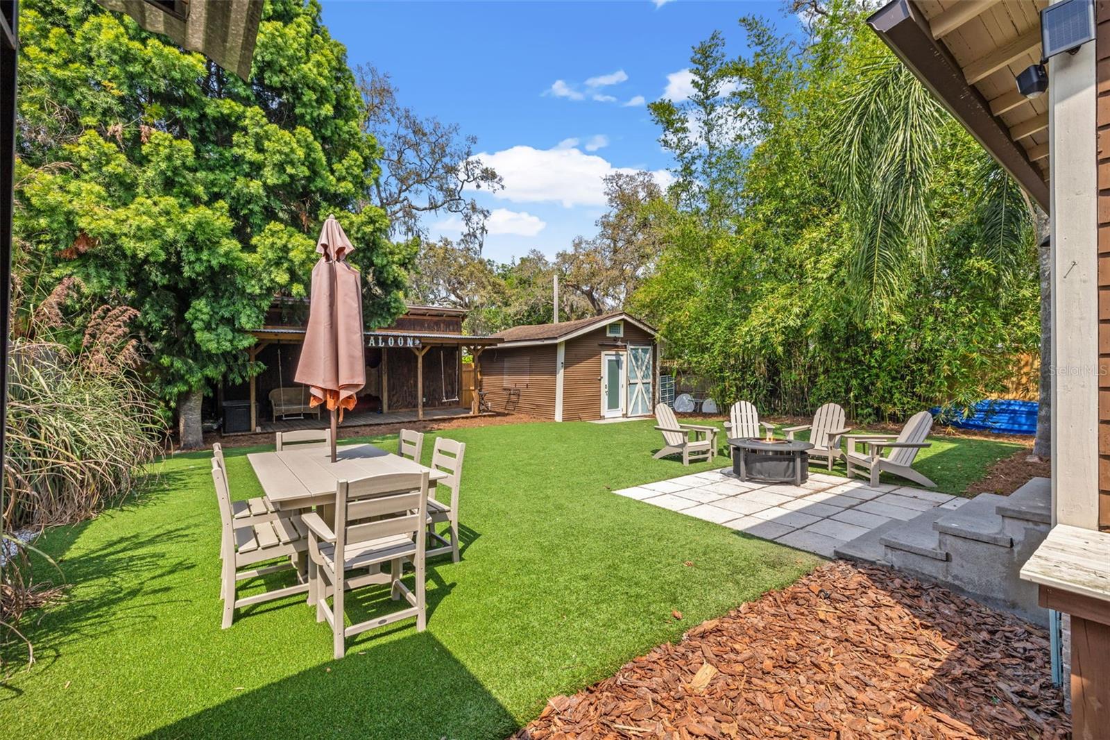 910 E SHADOWLAWN AVE, TAMPA, FL, 33603