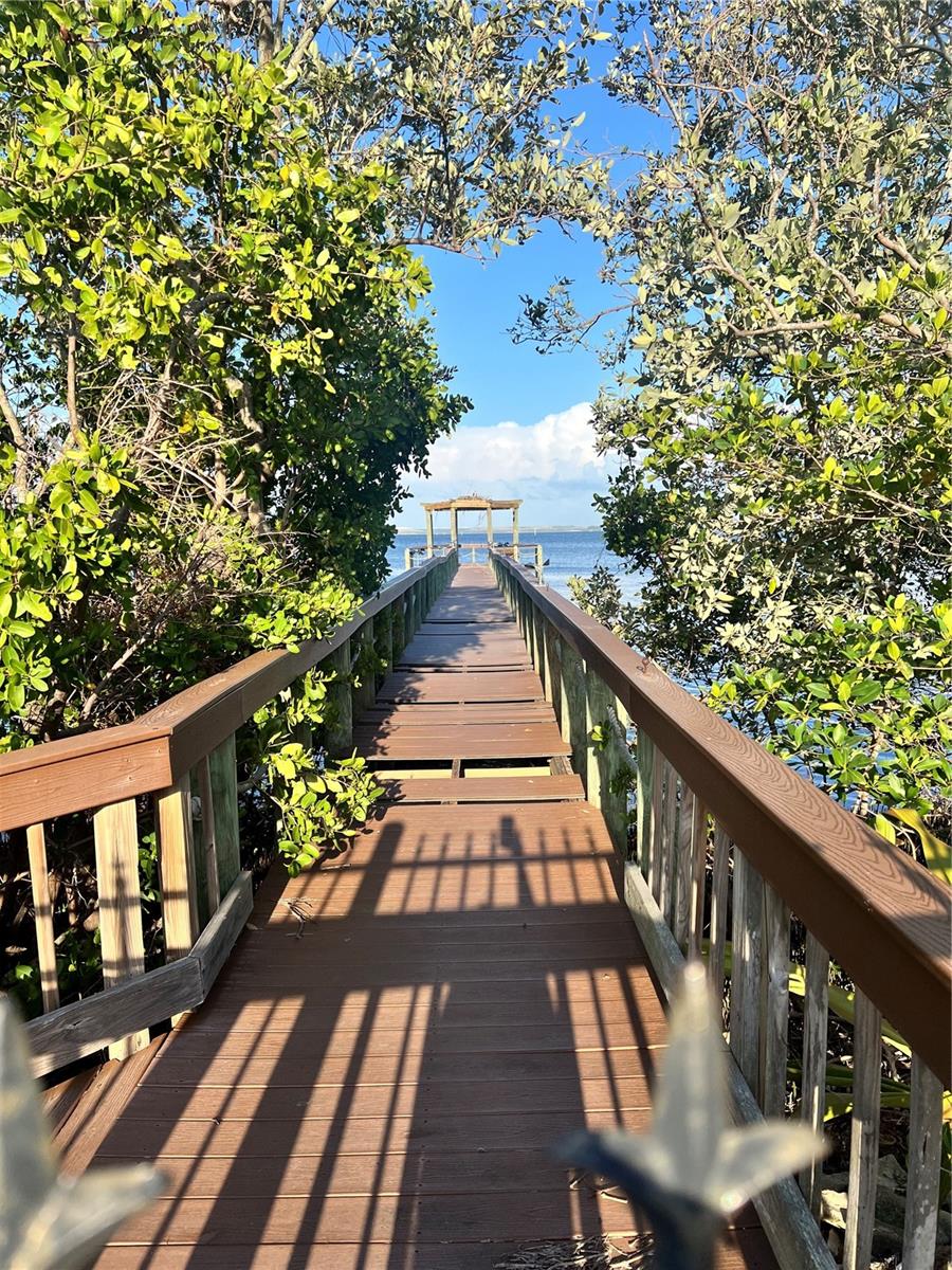 2837 BAYSHORE TRAILS DR, TAMPA, FL, 33611