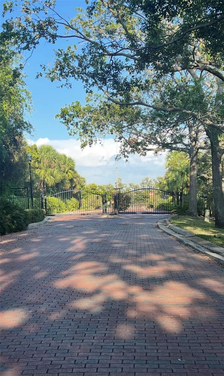 2837 BAYSHORE TRAILS DR, TAMPA, FL, 33611