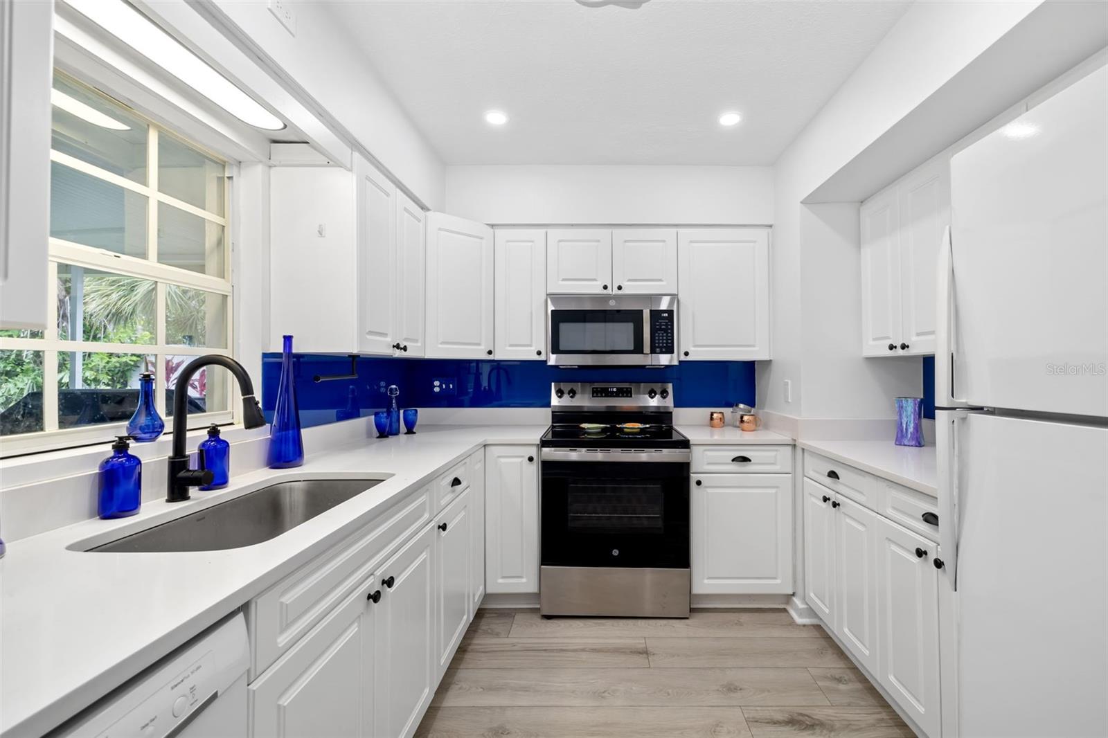 2225 ALICE RD, SARASOTA, FL, 34231