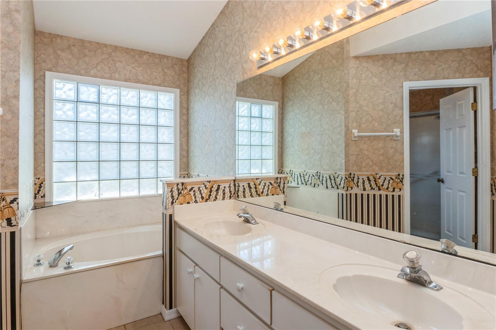 2137 SHERWOOD FOREST DR, ORANGE CITY, FL, 32763
