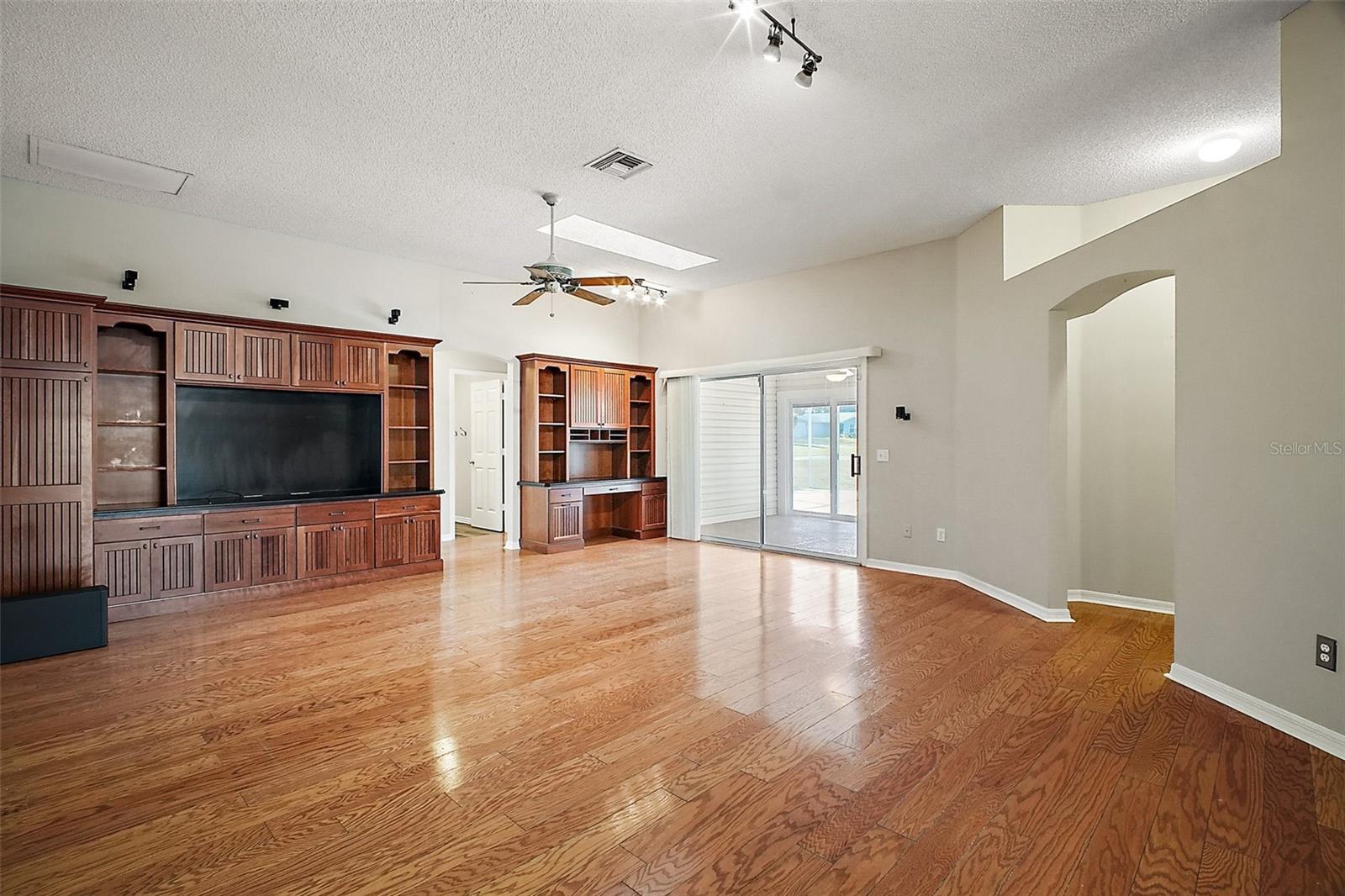 811 HARPER PL, LADY LAKE, FL, 32159